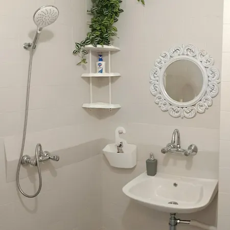 Wild Lakes بورغاس